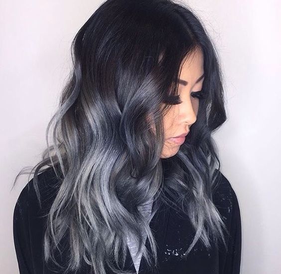 cabello color metalico negro y plata